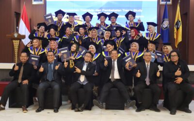 Penyerahan Transkrip dan Pembekalan Tracer Study FEB Undip Periode Wisuda ke-171