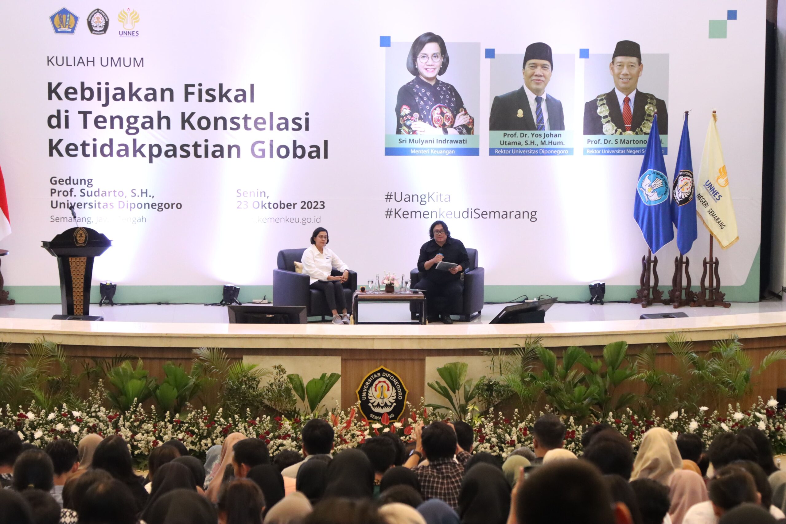 Sri Mulyani (Narasumber) dan Prof. Firmansyah (Moderator)